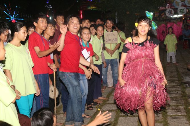 Đồng Tháp: Đêm thi thời trang và lửa trại hoành tráng của hội trại “Hiểu và Thương&quot;
