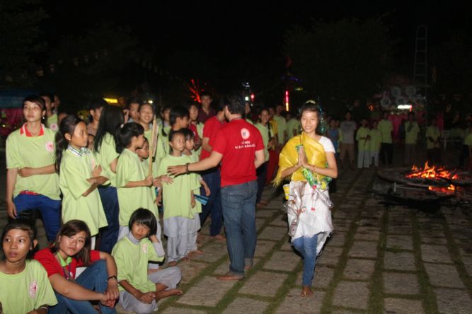 Đồng Tháp: Đêm thi thời trang và lửa trại hoành tráng của hội trại “Hiểu và Thương&quot;