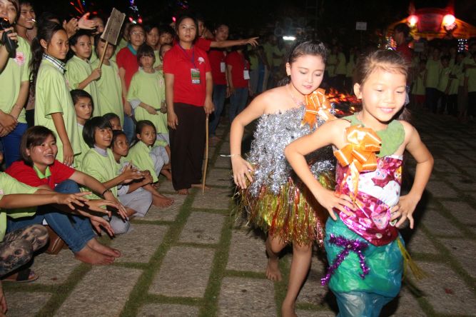Đồng Tháp: Đêm thi thời trang và lửa trại hoành tráng của hội trại “Hiểu và Thương&quot;