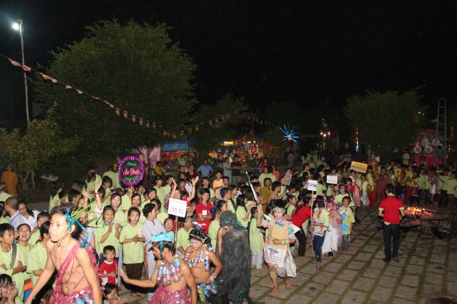 Đồng Tháp: Đêm thi thời trang và lửa trại hoành tráng của hội trại “Hiểu và Thương&quot;