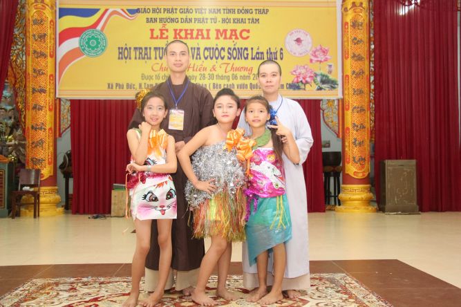 Đồng Tháp: Đêm thi thời trang và lửa trại hoành tráng của hội trại “Hiểu và Thương&quot;