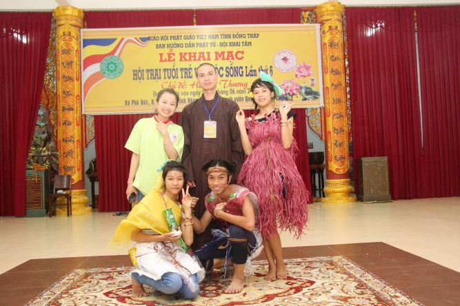 Đồng Tháp: Đêm thi thời trang và lửa trại hoành tráng của hội trại “Hiểu và Thương&quot;