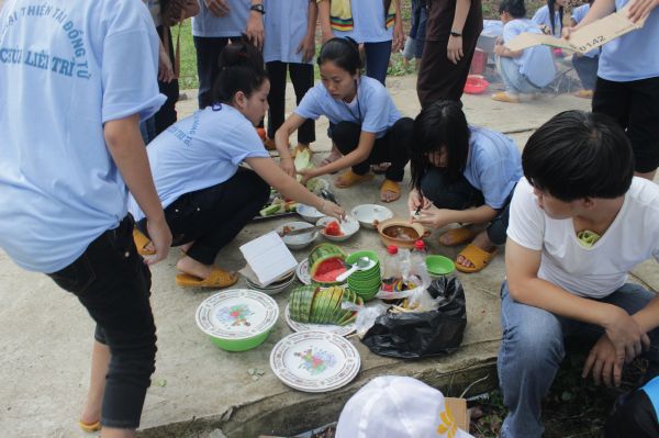 Buôn Mê: Bửa cơm yêu thương tại khóa tu Thiện Tài Đồng Tử