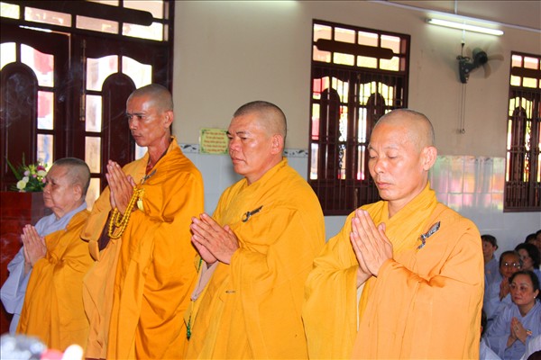 Long an: Lễ Mộc Dục Tại Chùa Khánh Ninh