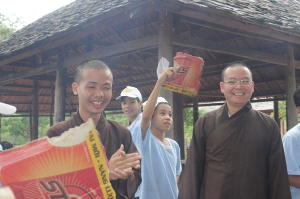 Buôn Mê: Bửa cơm yêu thương tại khóa tu Thiện Tài Đồng Tử