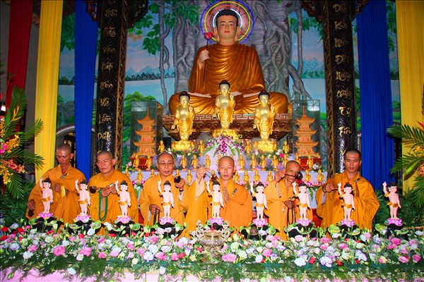 Long an: Lễ Mộc Dục Tại Chùa Khánh Ninh