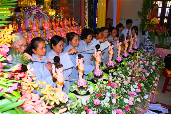 Long an: Lễ Mộc Dục Tại Chùa Khánh Ninh