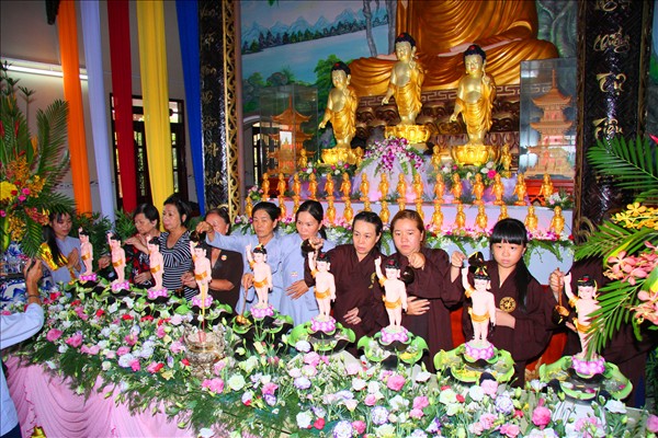 Long an: Lễ Mộc Dục Tại Chùa Khánh Ninh