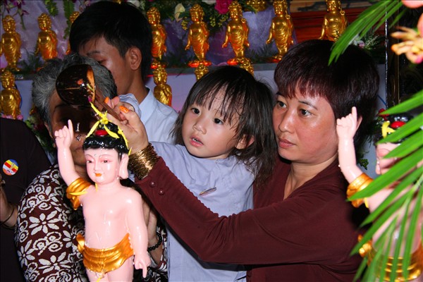 Long an: Lễ Mộc Dục Tại Chùa Khánh Ninh