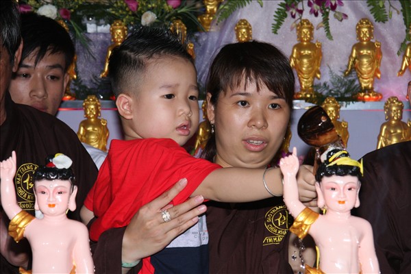 Long an: Lễ Mộc Dục Tại Chùa Khánh Ninh