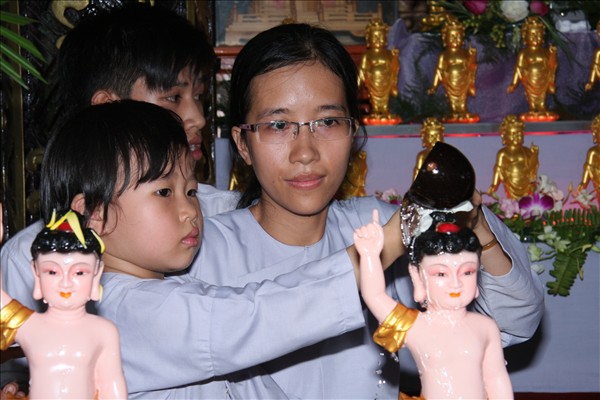 Long an: Lễ Mộc Dục Tại Chùa Khánh Ninh