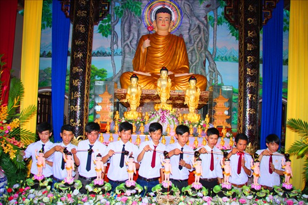 Long an: Lễ Mộc Dục Tại Chùa Khánh Ninh