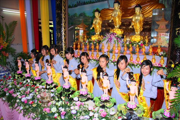 Long an: Lễ Mộc Dục Tại Chùa Khánh Ninh