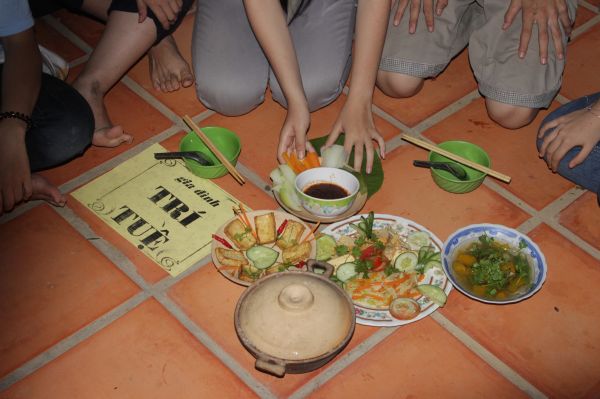 Buôn Mê: Bửa cơm yêu thương tại khóa tu Thiện Tài Đồng Tử