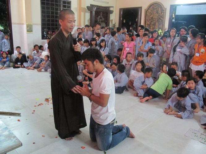 Tiền Giang: Đêm biểu diễn thời trang và văn nghệ tại khóa tu “Vươn tới những ước mơ”