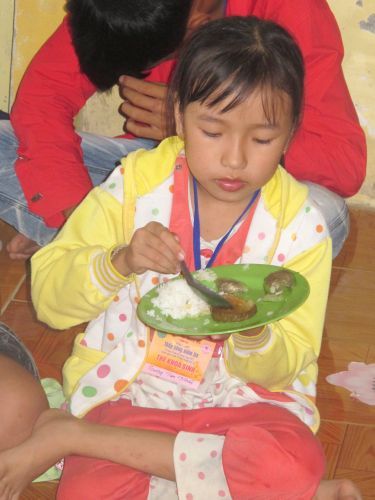 Bến Tre: Chùm ảnh cuộc thi tô tranh hình đức Phật tại khóa tu “Thắp sàng niềm tin”