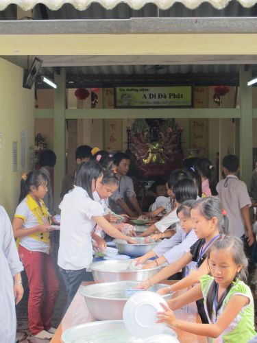 Bến Tre: Chùm ảnh cuộc thi tô tranh hình đức Phật tại khóa tu “Thắp sàng niềm tin”
