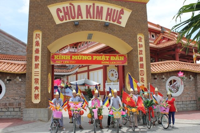Đồng Tháp: Hình Ảnh Diễu Hành Xe Hoa Tại TX. Sa Đéc và TP. Cao Lãnh