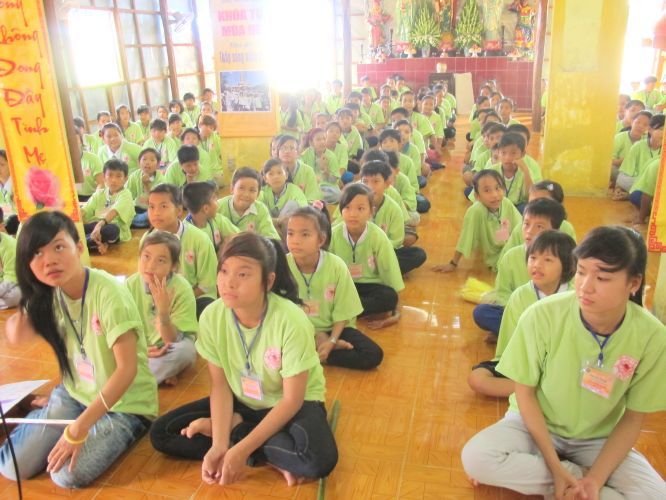 Bến Tre: Chùm ảnh cuộc thi tô tranh hình đức Phật tại khóa tu “Thắp sàng niềm tin”