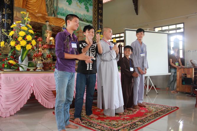 Long An: Bài học đầu tiên khi người Phật tử đến chùa tại khóa tu “Sống và Khát Vọng”