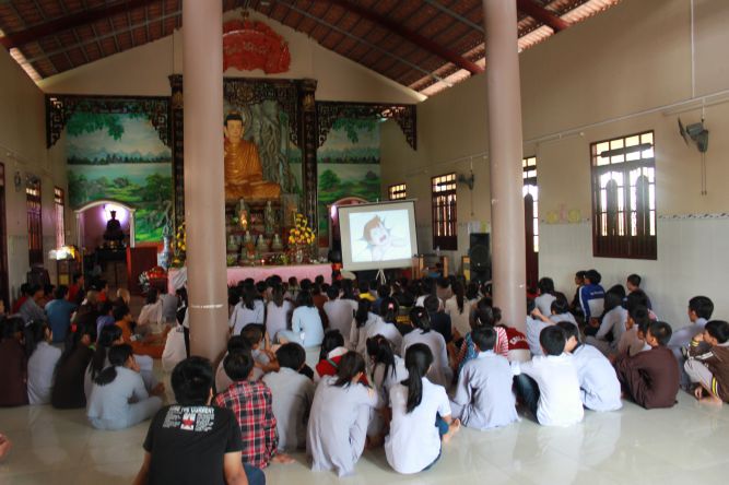 Long An: Bài học đầu tiên khi người Phật tử đến chùa tại khóa tu “Sống và Khát Vọng”