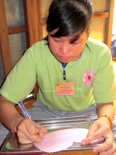 Bến Tre: Cánh thư gửi mẹ tại khóa tu “Thắp sáng niềm tin”
