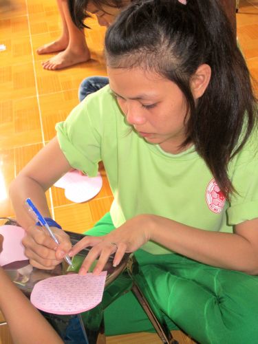 Bến Tre: Cánh thư gửi mẹ tại khóa tu “Thắp sáng niềm tin”