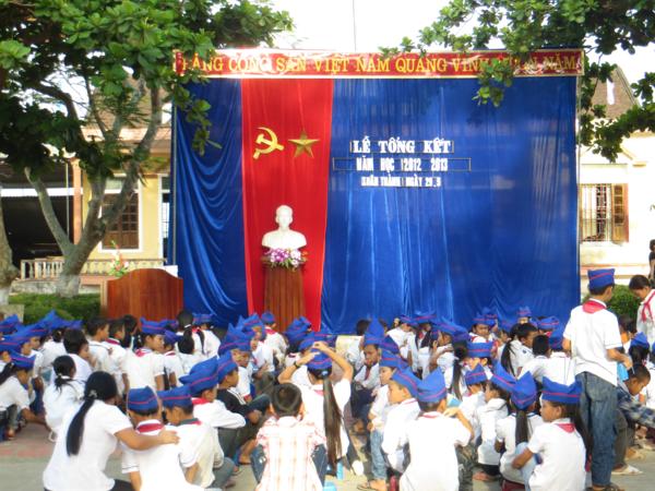 Nghệ An: Chùa Chí Linh tặng quà Tết thiếu nhi cho các cháu khuyết tất, mồ côi