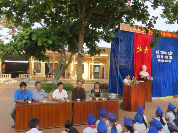 Nghệ An: Chùa Chí Linh tặng quà Tết thiếu nhi cho các cháu khuyết tất, mồ côi