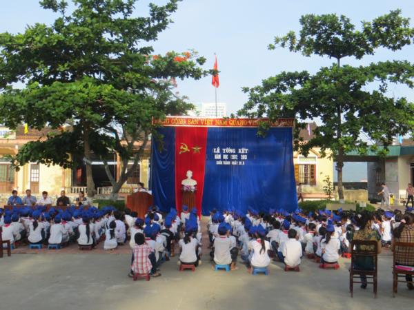 Nghệ An: Chùa Chí Linh tặng quà Tết thiếu nhi cho các cháu khuyết tất, mồ côi