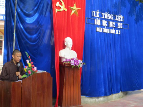 Nghệ An: Chùa Chí Linh tặng quà Tết thiếu nhi cho các cháu khuyết tất, mồ côi