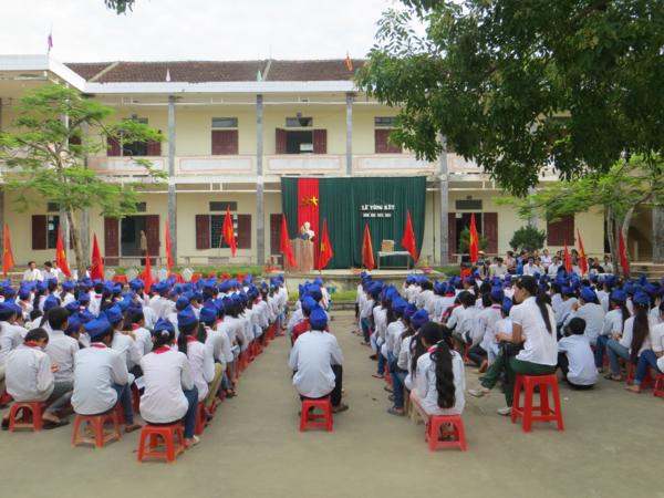 Nghệ An: Chùa Chí Linh tặng quà Tết thiếu nhi cho các cháu khuyết tất, mồ côi