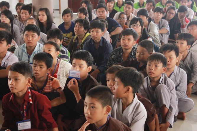 Long An: Talkshow “Những nhân vật đáng kính trong cuộc đời” tại khóa tu “Sống và Khát Vọng”