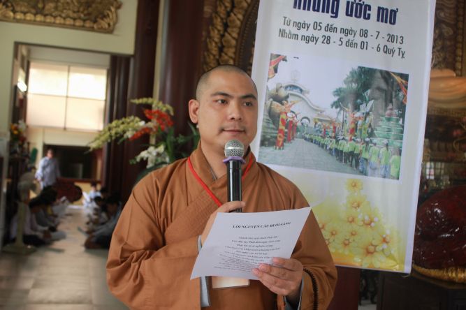 Tiền Giang: Tô tranh và viết lời kinh Phật tại khóa tu “Vươn tới những vước mơ”