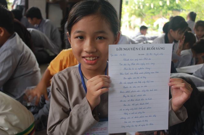 Tiền Giang: Tô tranh và viết lời kinh Phật tại khóa tu “Vươn tới những vước mơ”