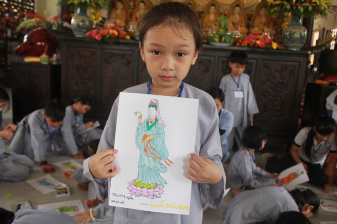 Tiền Giang: Tô tranh và viết lời kinh Phật tại khóa tu “Vươn tới những vước mơ”