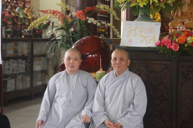 Tiền Giang: Tô tranh và viết lời kinh Phật tại khóa tu “Vươn tới những vước mơ”