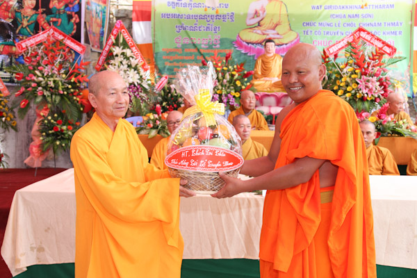 BTVT: Chùa Nam Sơn tổ chức Tết cổ truyền Chôl Chnăm Thmây