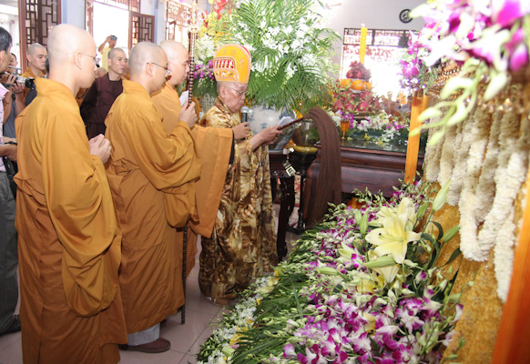 Chùm ảnh: Lễ di quan cố Đại lão HT. Thich Từ Nhơn