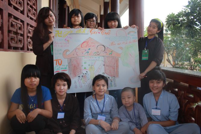 Tiền Giang: Cuộc thi tự họa về gia đình yêu thương tại khóa tu “Vươn tới những ước mơ”