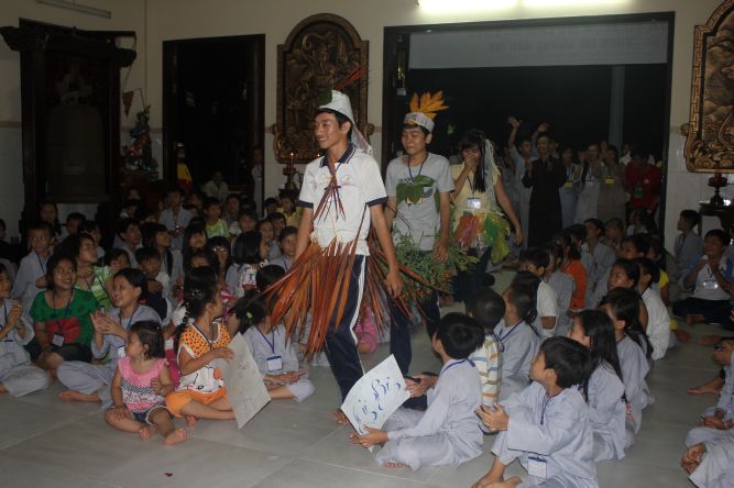 Tiền Giang: Đêm biểu diễn thời trang và văn nghệ tại khóa tu “Vươn tới những ước mơ”