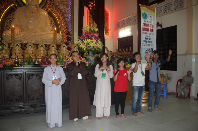 Tiền Giang: Đêm biểu diễn thời trang và văn nghệ tại khóa tu “Vươn tới những ước mơ”