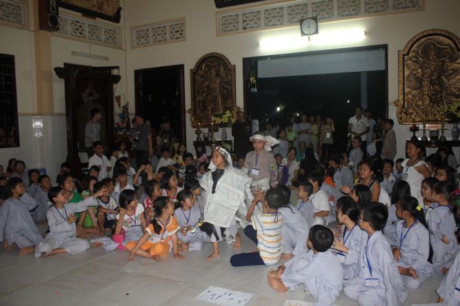Tiền Giang: Đêm biểu diễn thời trang và văn nghệ tại khóa tu “Vươn tới những ước mơ”
