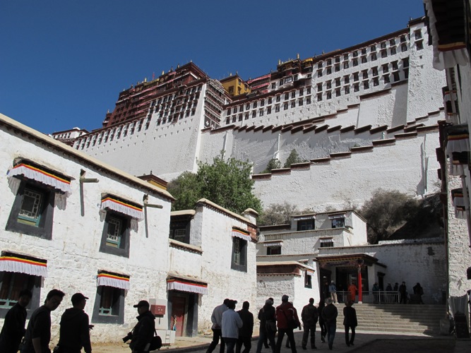 Thăm cung điện cao nhất thế giới- Potala