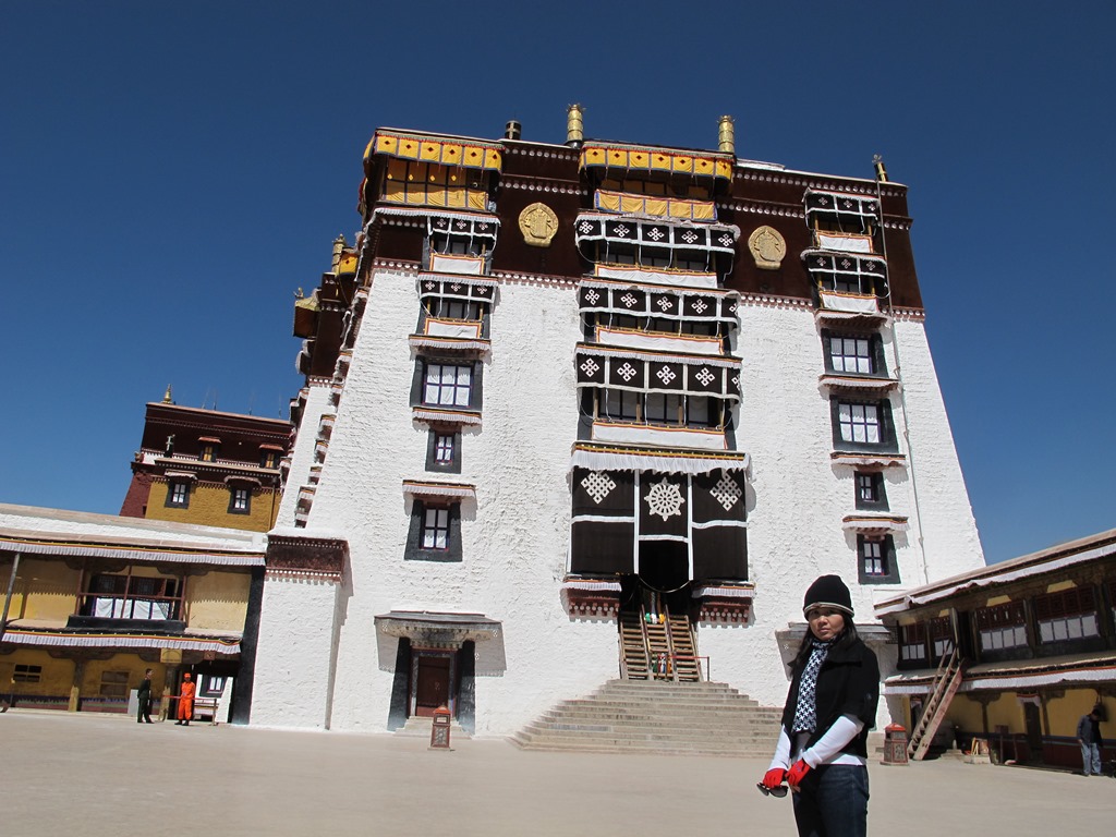 Thăm cung điện cao nhất thế giới- Potala