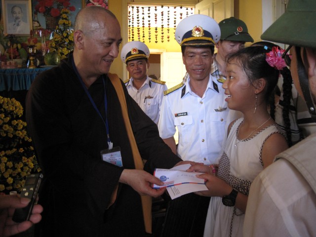 Ký sự: Trên con tàu HQ571 với hành trình đến Trường Sa