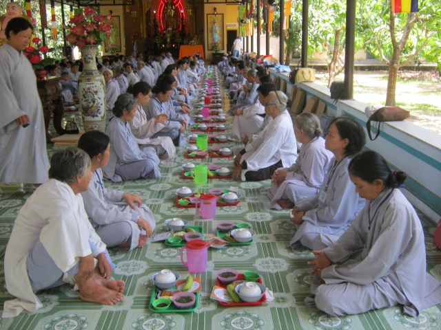 Khánh Hòa: 250 Phật tử tham dự khóa tu An lạc Một ngày