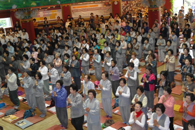 Hình ảnh Thiền sư Thích Nhất Hạnh Hoằng Pháp tại Hàn Quốc