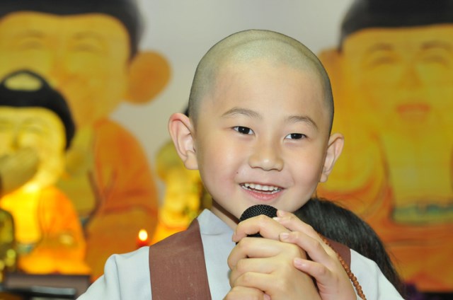 Hình ảnh Thiền sư Thích Nhất Hạnh Hoằng Pháp tại Hàn Quốc