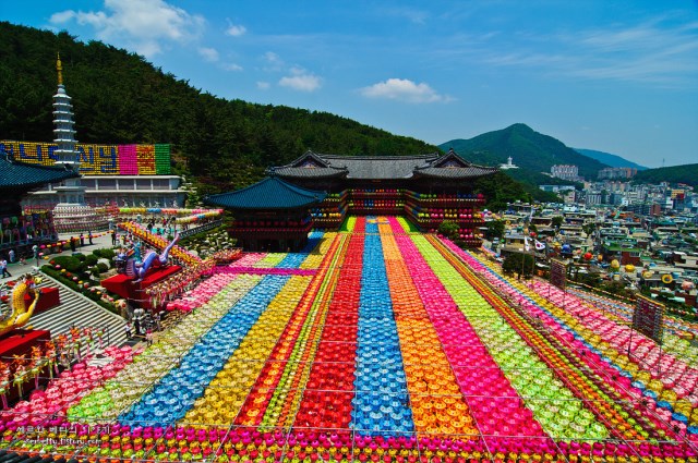 Hàn Quốc : Lễ Phật đản Ngôi chùa độc đáo Thành phố Busan